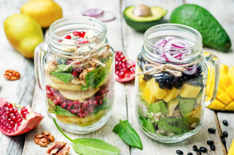 How to make the most popular mason jar salad 