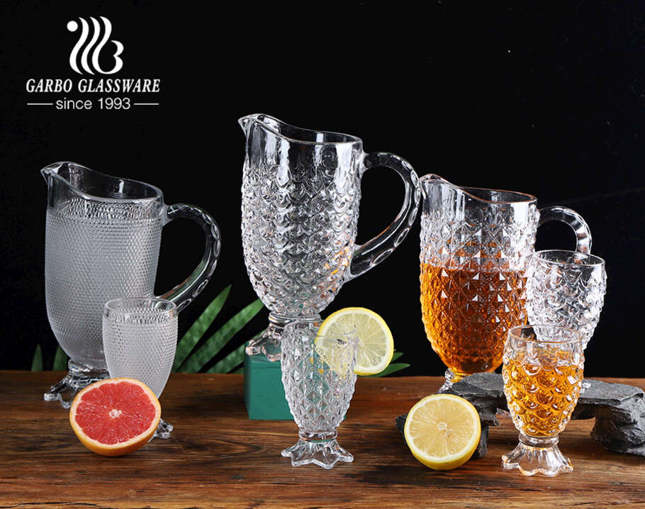 Set di caraffe per acqua in vetro da 7 pezzi serie high-white star all'ingrosso con tazze di vetro con piedini con design post-processione personalizzato