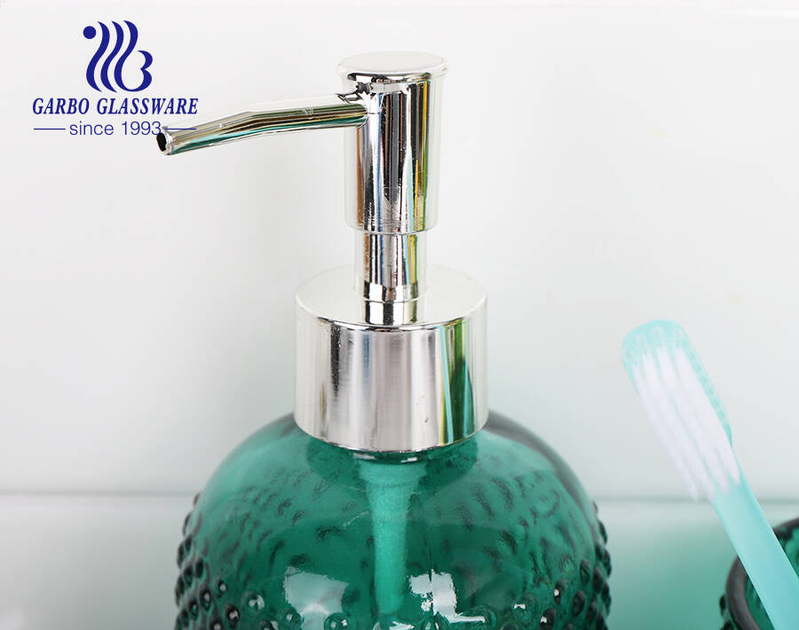 Machine-made gift box 3pcs glass bathroom accessories set with spraying vintage green for hotel