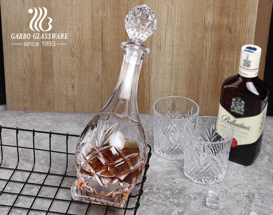 Clear high quality whiskey decanters with lid unique shape long glass liquor decanters