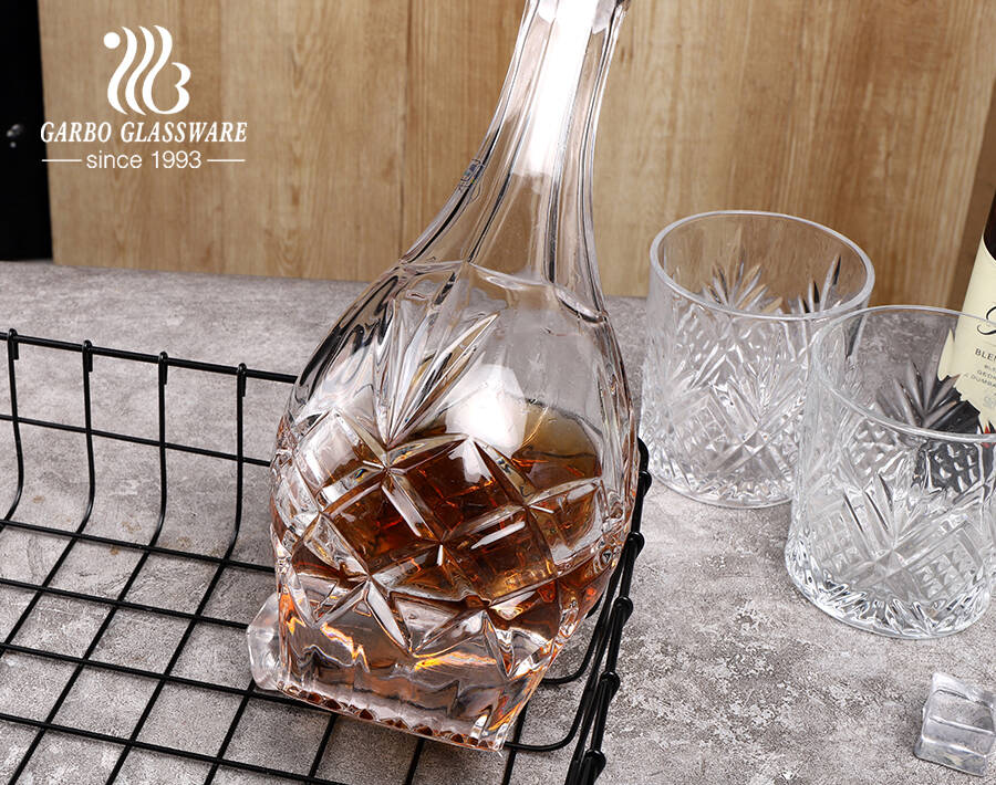 Clear high quality whiskey decanters with lid unique shape long glass liquor decanters