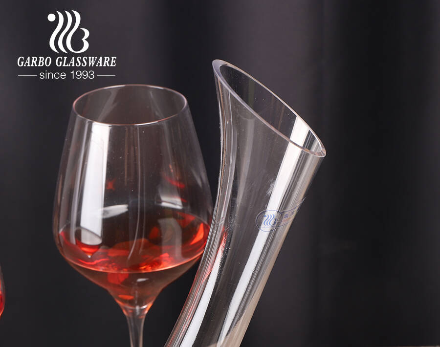 手作りの鉛フリークリスタルガラスワインデカンターは、ユニークな形のギフトワインデカンターをカスタマイズします