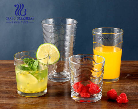 Стеклянные стаканы для питья с волновой полосой 250–450 мл с опциональной средней или высокой прозрачностью