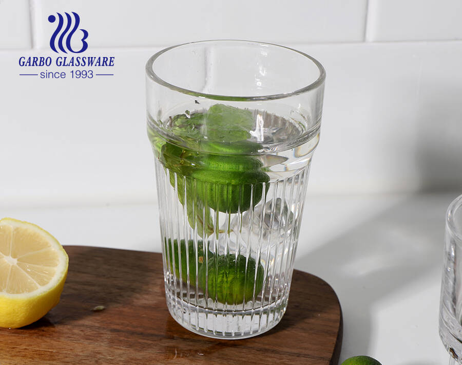 Weltweit beliebte elegante Marke auf Lager Glasbecher mit Streifenprägung