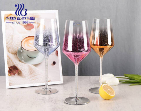 Verres à pied en verre à vin de luxe soufflés à la main de 500 ml avec peinture ciel étoilé