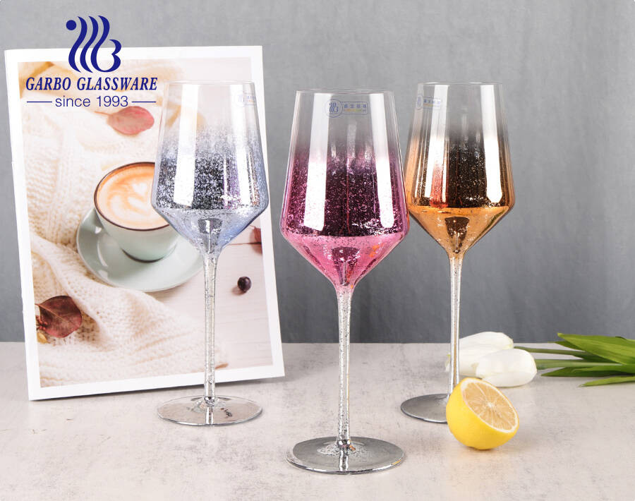 Verres à pied en verre à vin de luxe soufflés à la main de 500 ml avec peinture ciel étoilé