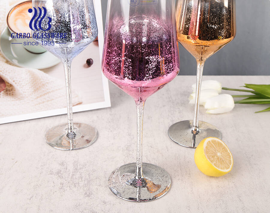 Verres à pied en verre à vin de luxe soufflés à la main de 500 ml avec peinture ciel étoilé