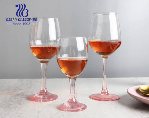 Gobelets en verre à vin d'usine de verrerie fabriqués directement en Chine avec une couleur personnalisée rose