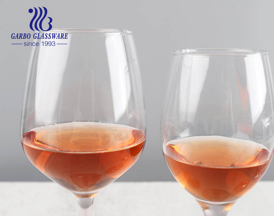 Gobelets en verre à vin d'usine de verrerie fabriqués directement en Chine avec une couleur personnalisée rose