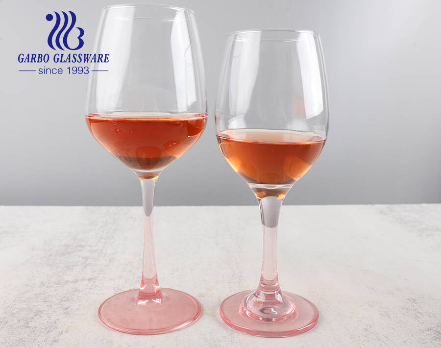 Gobelets en verre à vin d'usine de verrerie fabriqués directement en Chine avec une couleur personnalisée rose