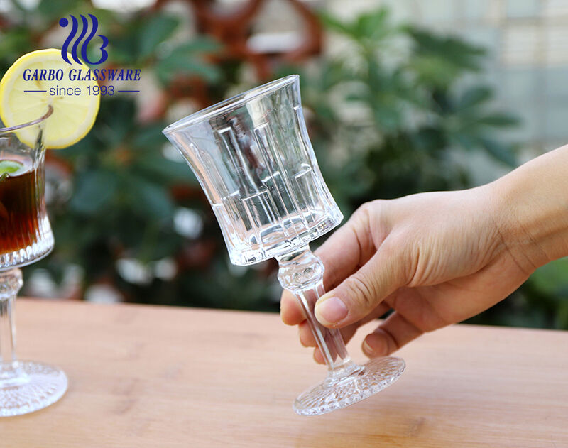 Verres à pied en verre à vin vintage en relief de 130 ml avec motif en diamant gravé