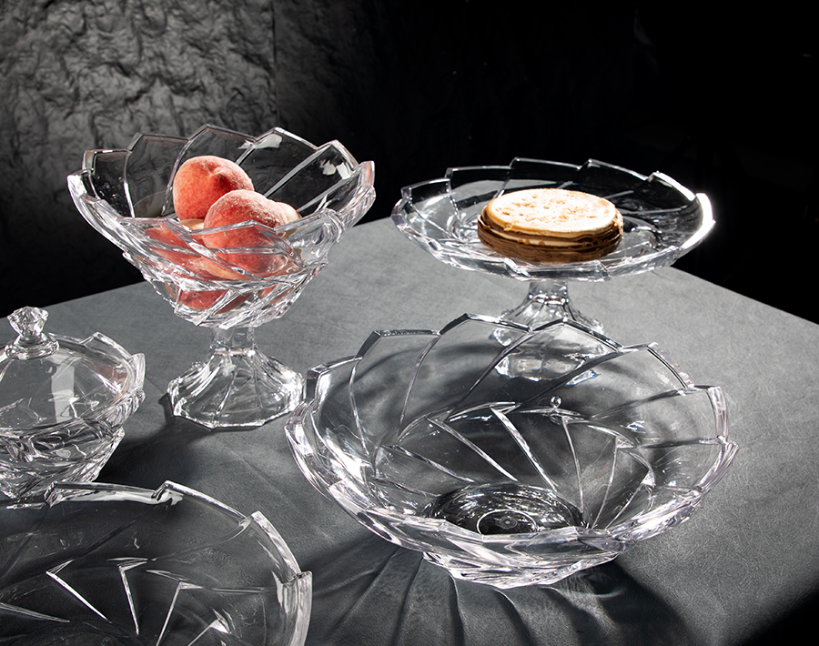 New Unique Design Glass Fruit Bowl with Stem High-end Style13 Inch Table Food Serving Bowl