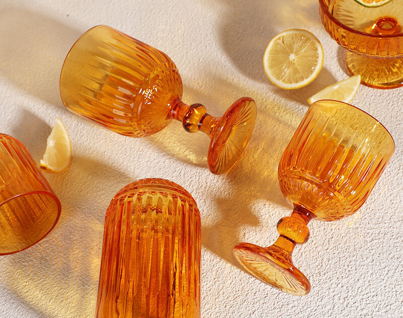Small MOQ Amber spray colored glass goblet drinking set
