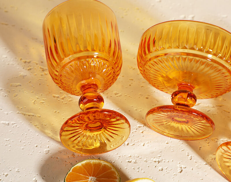 Small MOQ Amber spray colored glass goblet drinking set