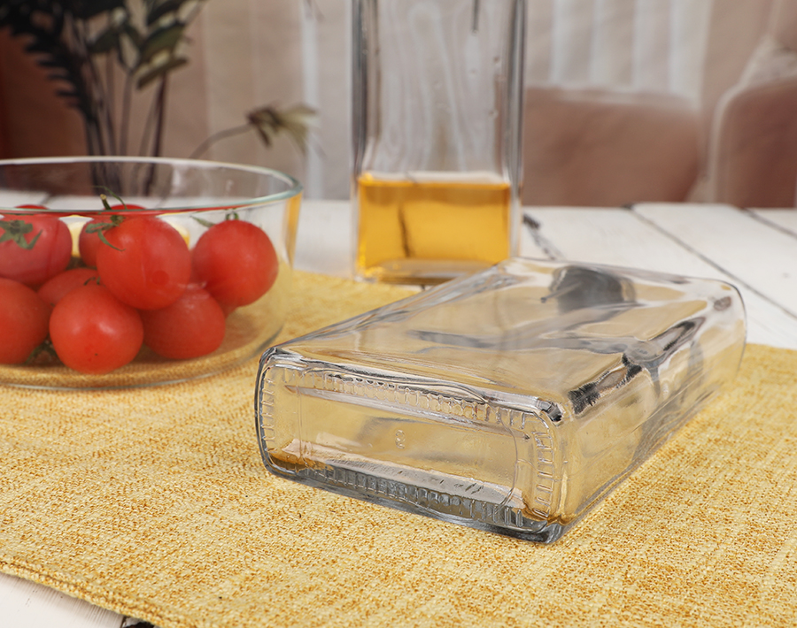 Square Glass Olive Oil Dispenser Bottle with Stainless Steel Pourer