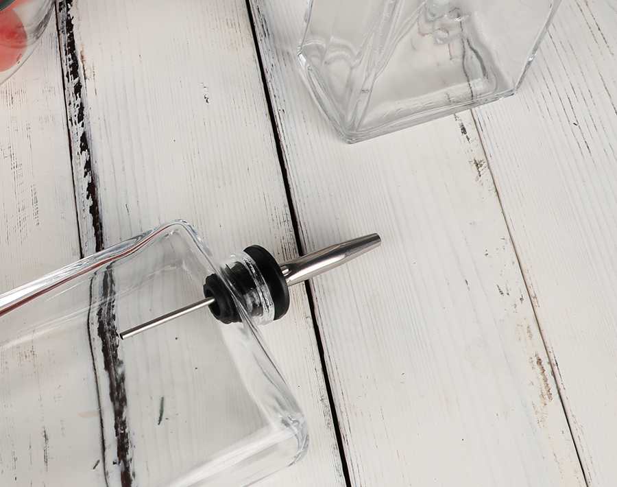 New Design Square Glass Olive Oil Bottle with Stainless Steel Pourer