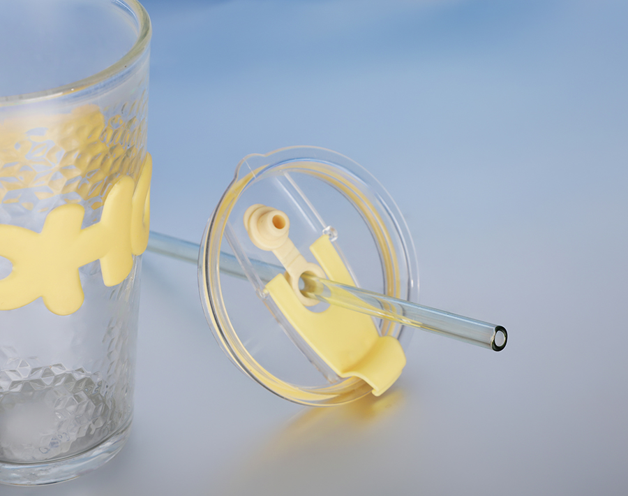 Hot tumbler with electroplating elegant glass cup with straw