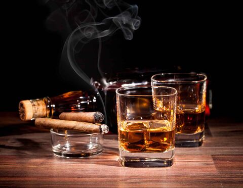 Bạn muốn loại ly rượu nào cho rượu whisky? Cid = 3