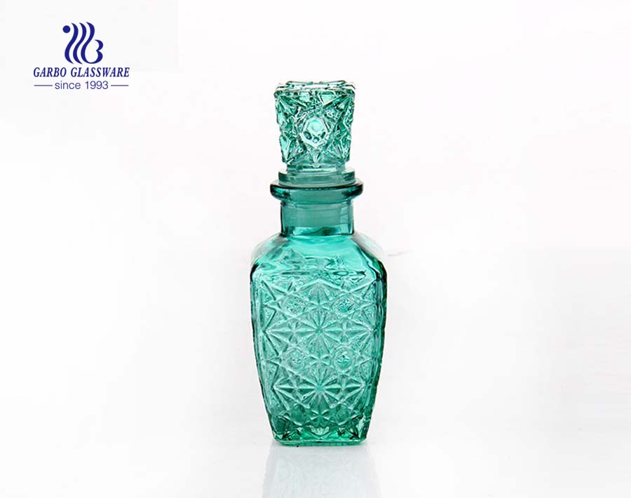 440ml green colored cheap price glass decanter with lid