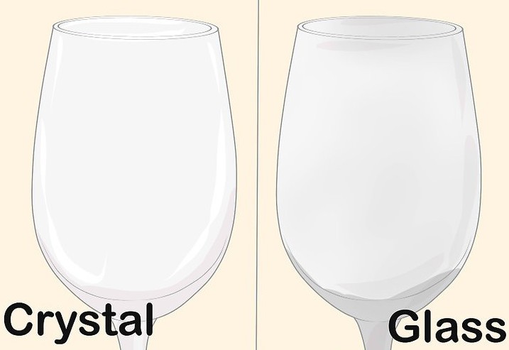 La différence entre le verre en cristal et la tasse en verre normale