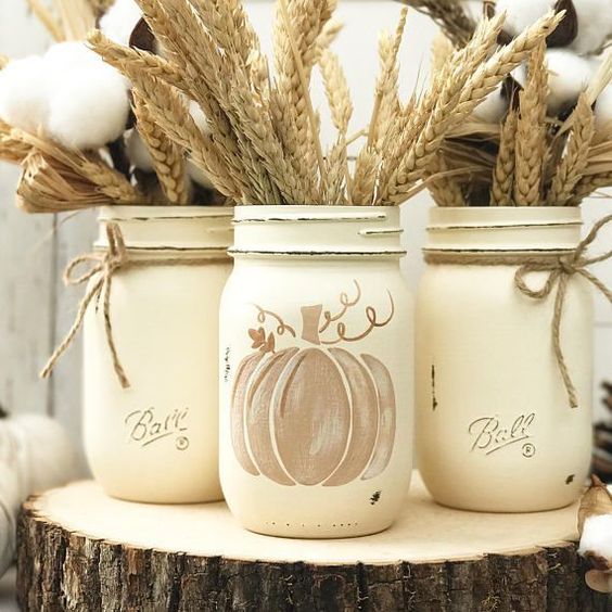 Ordinary glass jar, extraordinary decoration.