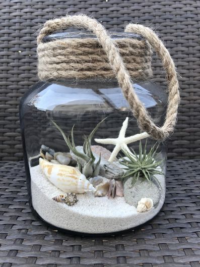 Ordinary glass jar, extraordinary decoration.