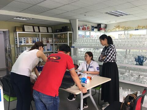 Os clientes visitam o Garbo Showroom e o escritório após a feira