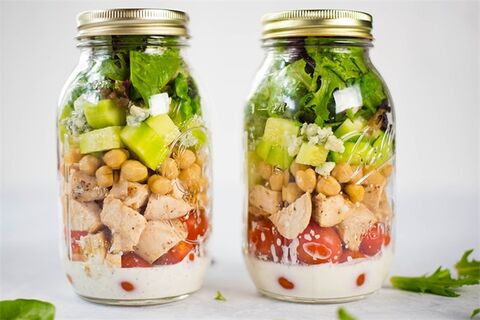 Comment préparer la salade en pot Mason la plus populaire