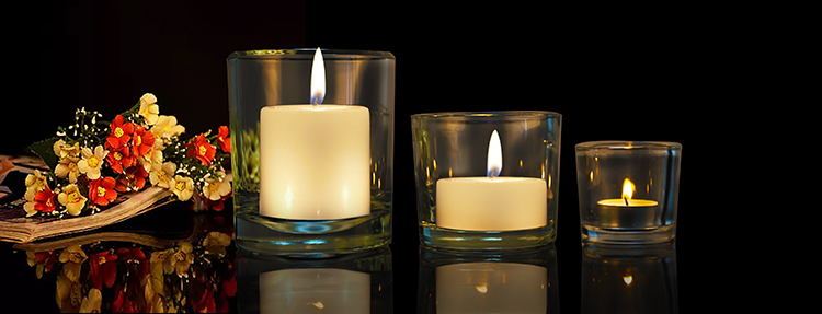 Quadratischer Kerzenhalter aus klarem Glas für Dekorationszwecke