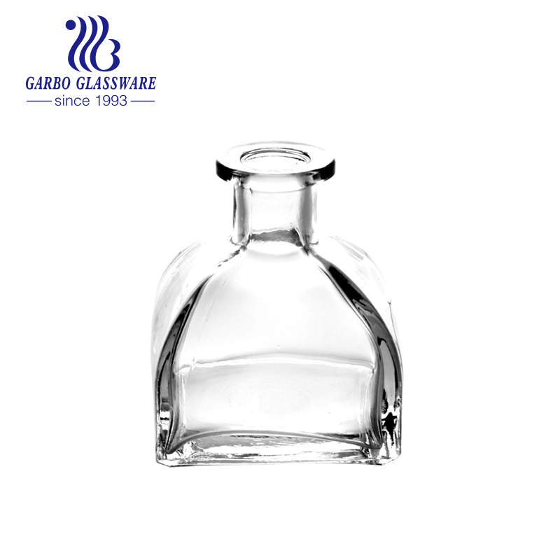 ミルクティーショップでのガラス香水瓶のXNUMXつの創造的で成功した使用