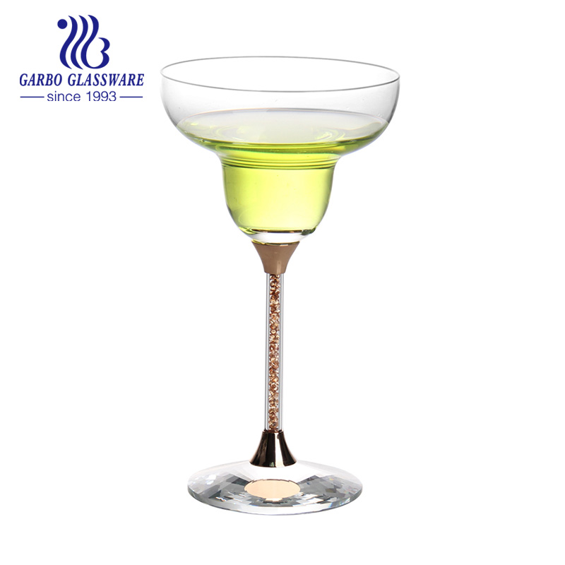 ガラスとクリスタルワイングラスの違いを知っていますか？