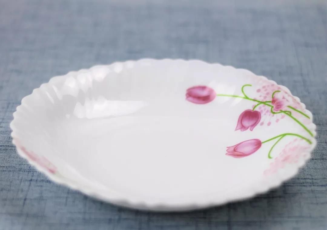 Votre table a-t-elle besoin d'un nouveau verre de table blanc opale