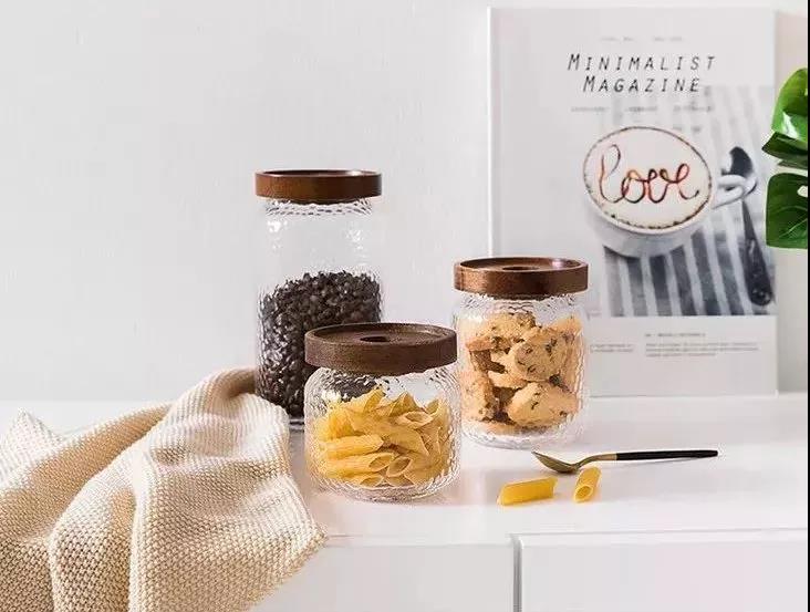 Pot en verre pour la confiture maison et le stockage des aliments