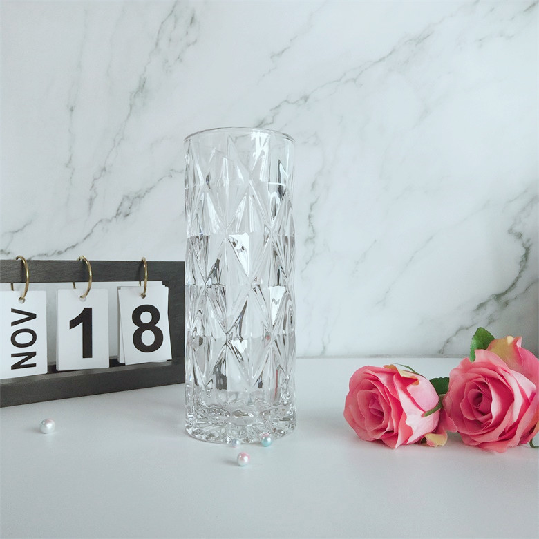 Ces vases en verre peuvent répondre à toutes les exigences de décoration