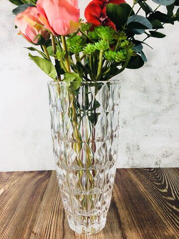 These glass vase can meet all requirements for decoration