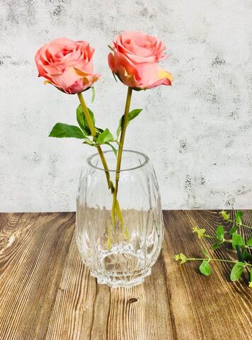 These glass vase can meet all requirements for decoration