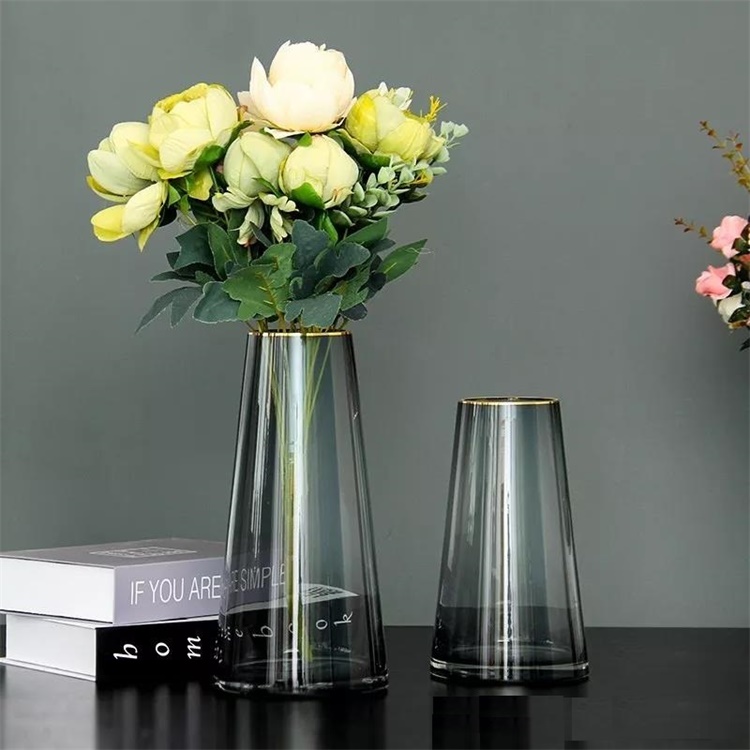 Conseils pour organiser les fleurs dans des vases en verre