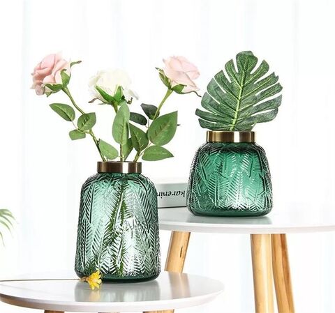 Tips for arranging flowers in glass vases