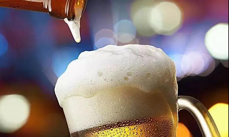 Do you know how to drink beer with great foam