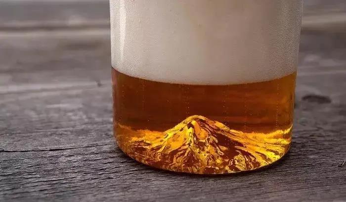 Do you know how to drink beer with great foam