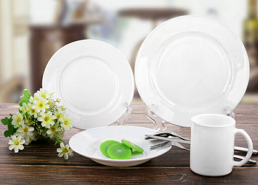 Which style of fancy dinner set do you prefer