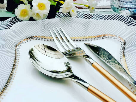 Which style of fancy dinner set do you prefer