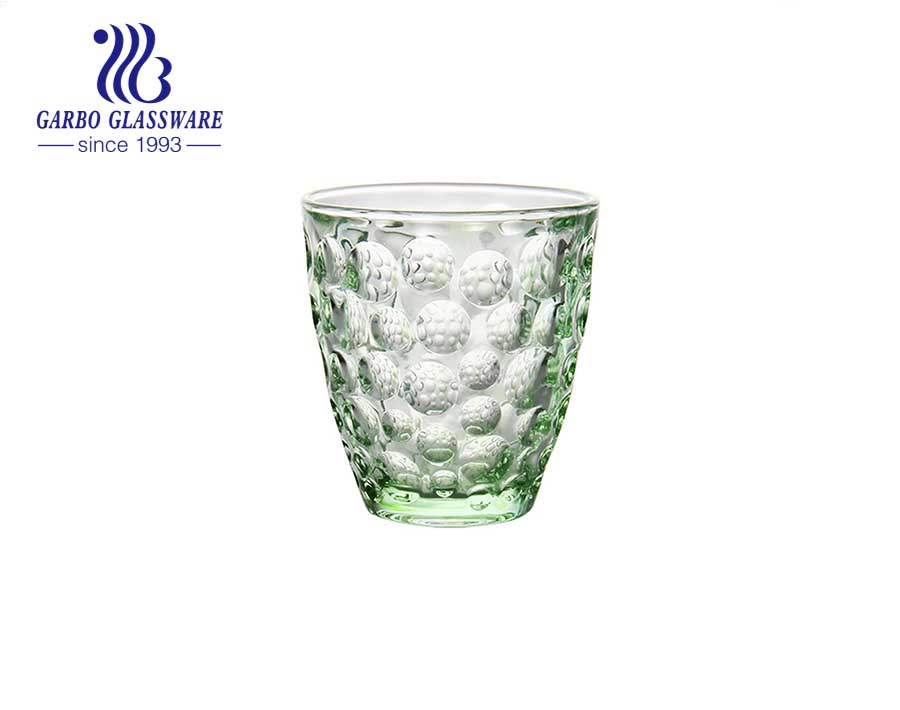 Bicchiere in vetro per acqua verde tinta unita con design a pois da 9 once per bere succhi di frutta al ristorante
