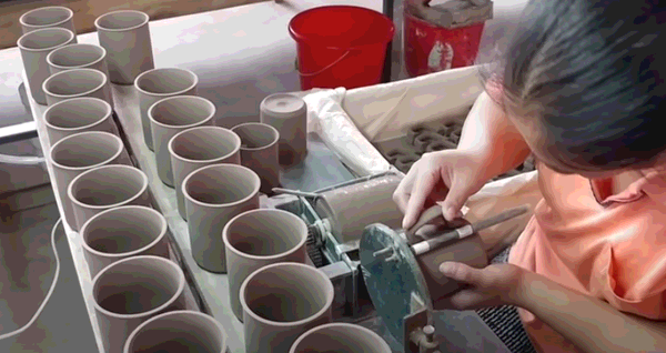 Comment la tasse en céramique est-elle fabriquée? Cid = 3