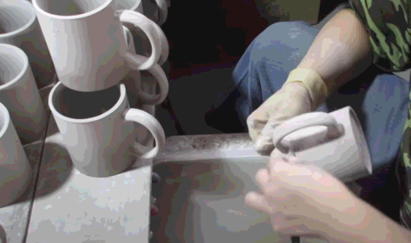 How does the ceramic mug be made?cid=3