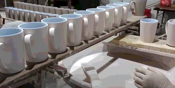 Comment la tasse en céramique est-elle fabriquée? Cid = 3