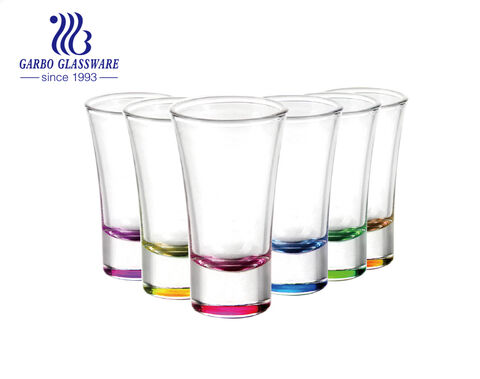 Was sind beliebte Mini Custom Schnapsglasbecher? Willkommen bei Garbo Hot Sale Weißwein Aufkleber Spray Design Schnapsglas Tasse