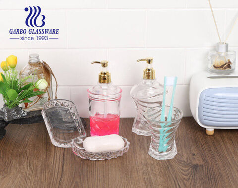 Hôtel 3 pièces transparent design personnalisé accessoires de salle de bain en verre ensemble distributeur tasse porte-savon pour cuisine