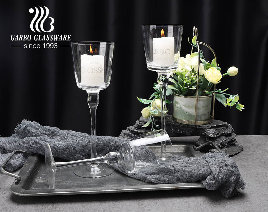 Luxuriöses modernes klares Glaskerzenglas mit langem Stiel, das Zweigkerzenhalter für Hochzeitsmittelstücke dekoriert