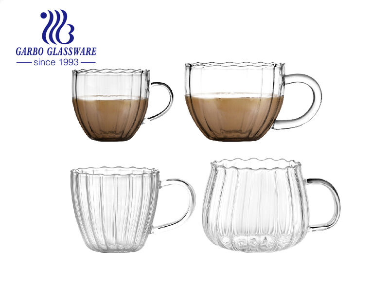 80 ml hoher Kaffee-Trinkbecher aus Borosilikatglas mit graviertem Streifendesign